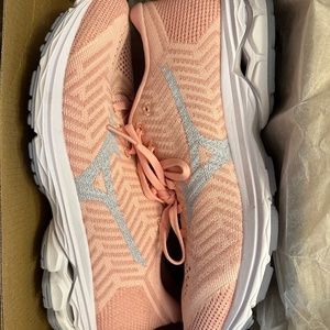 Mizuno Waveknit R2 Running Shoe